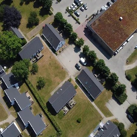 M14017-vaeggerlose-alperosevej-2-f * Bøtø By